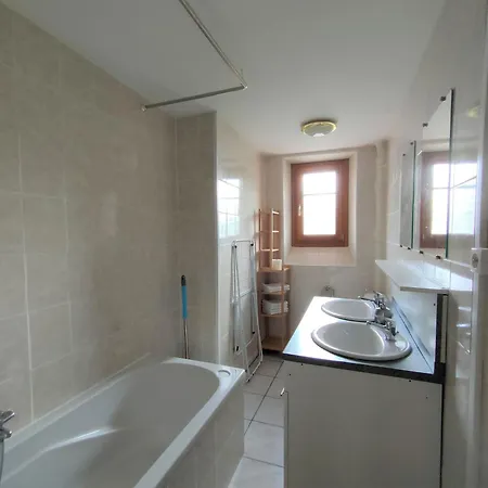 Vue Sur La Montagne Au Centre De 比桑