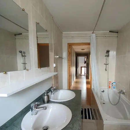 公寓 Vue Sur La Montagne Au Centre De *